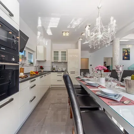Ferienhaus Fur 9 Personen Und 1 Kind In Sibenik, Dalmatien Norddalmatien