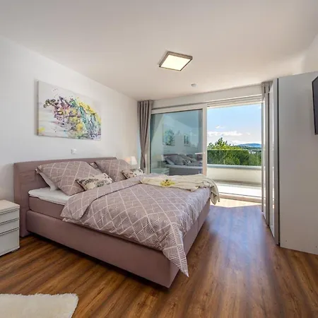 Ferienhaus Fur 9 Personen Und 1 Kind In Sibenik, Dalmatien Norddalmatien Шибеник