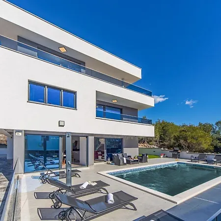 Ferienhaus Fur 9 Personen Und 1 Kind In Sibenik, Dalmatien Norddalmatien Дом отдыха Шибеник